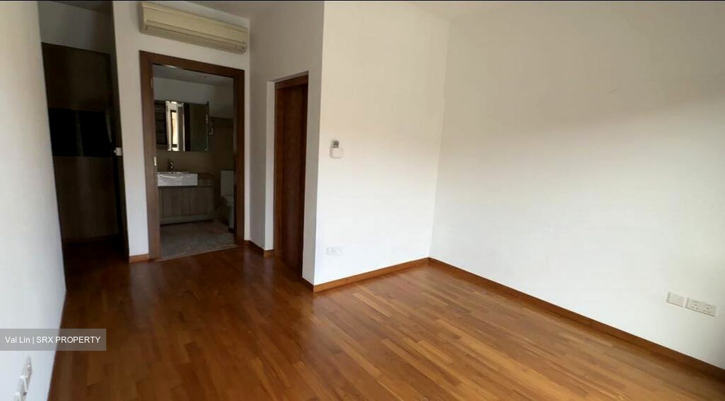 Holland Link (D10), Terrace #499208941